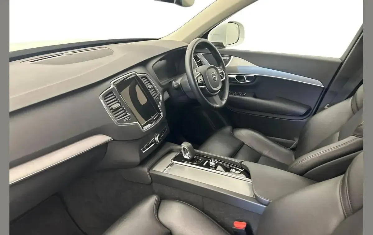 Used Volvo XC90 Momentum 235 HP (172 kW) 2022 White SUV