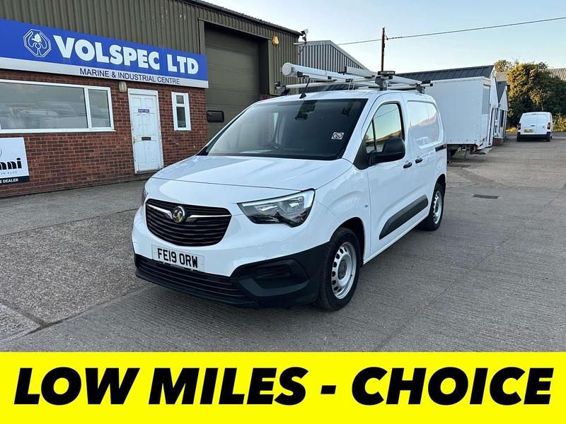 White Used 2019 Vauxhall Combo Edition MPV | £7,500 (Good price) - Image 1/2