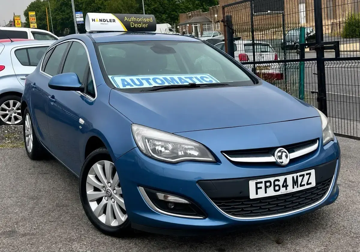 Used Vauxhall Astra Elite 165 HP (121 kW) 2014 Blue Hatchback