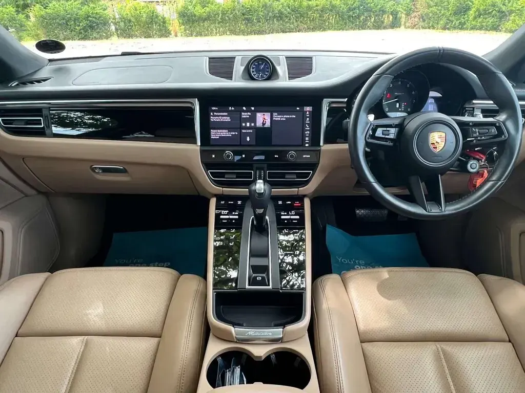 Used Porsche Macan 265 HP (194 kW) 2022 Red SUV