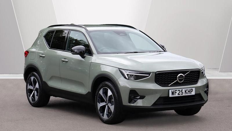 Green Used 2025 Volvo XC40 Plus SUV | £31,995 (Fair price) - Image 1/4