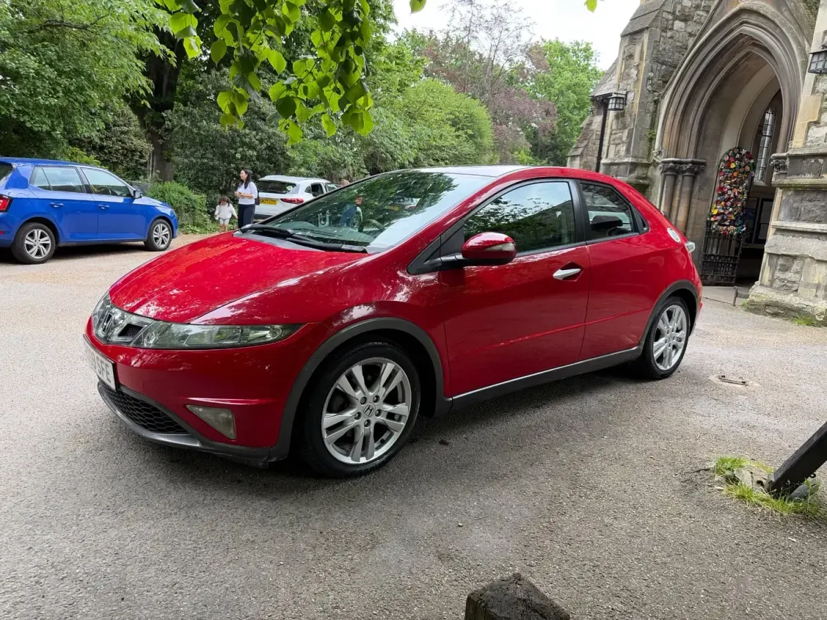 Begagnad Honda Civic ES 140 HK (102 kW) 2009 Röd Halvkombi