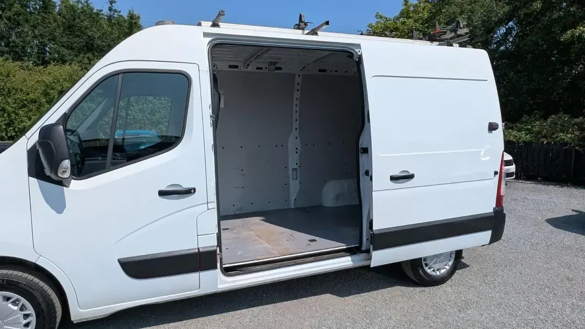 Used Vauxhall Movano 145 HP (106 kW) 2017 White MPV
