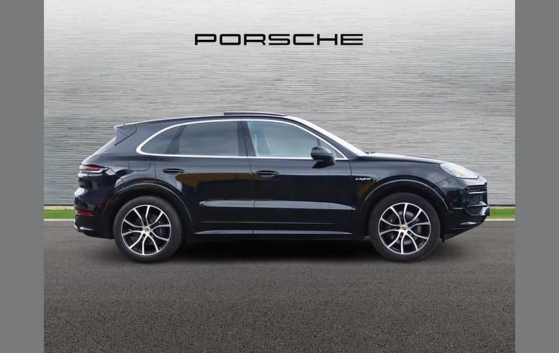 Used Porsche Cayenne 234 HP (172 kW) 2023 Blue SUV