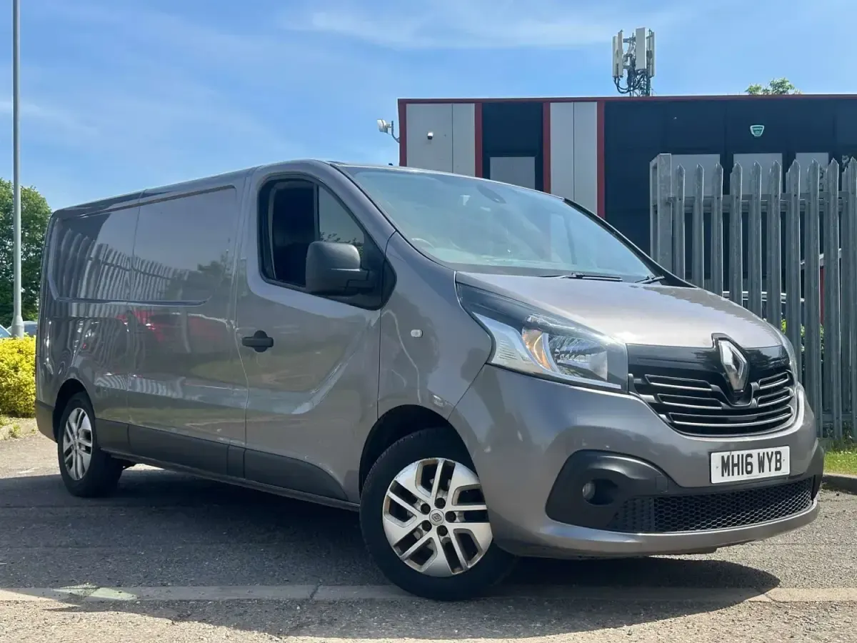 Begagnad Renault Trafic 120 HK (88 kW) 2016 Grå Minibuss