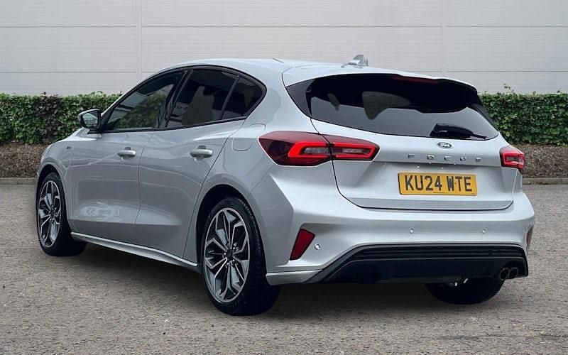 Used Ford Focus ST-Line 125 HP (91 kW) 2024 Silver Hatchback