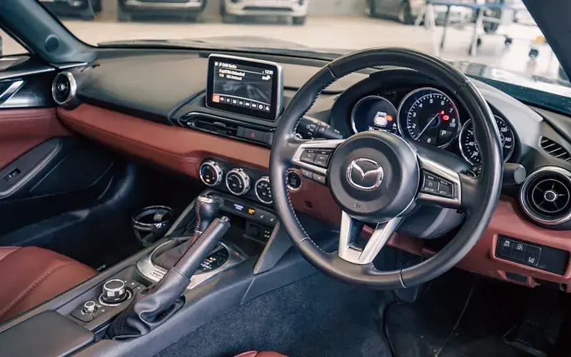 Used Mazda MX5 Inclusive 160 HP (117 kW) 2018 Grey Cabriolet