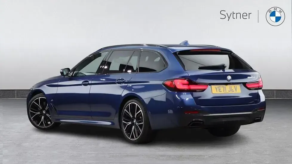 Used BMW 520 M Sport 187 HP (137 kW) 2021 Blue Estate