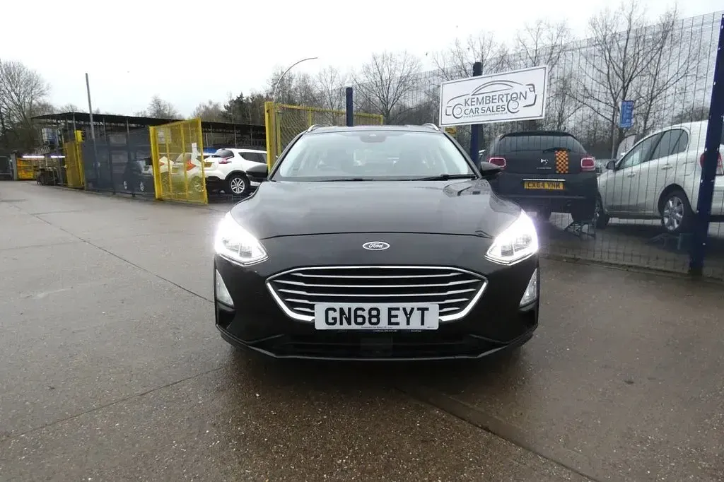 Used Ford Focus Zetec 95 HP (69 kW) 2019 Black Estate