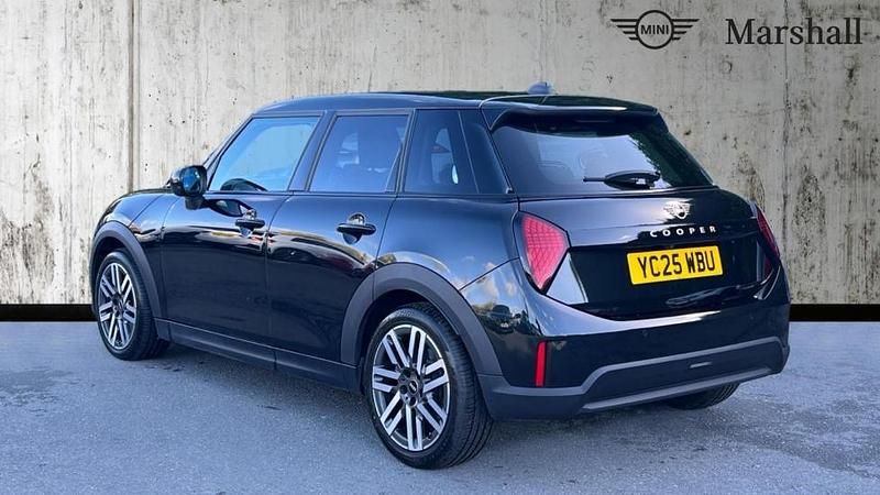 Used Mini Cooper Hatch 113 kW (154 HP) 2025 Black Hatchback