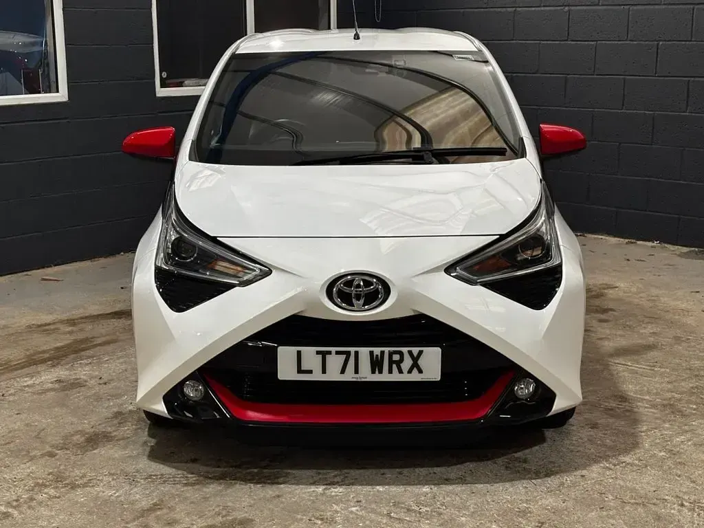 Used Toyota Aygo Trend 71 HP (52 kW) 2021 White Hatchback