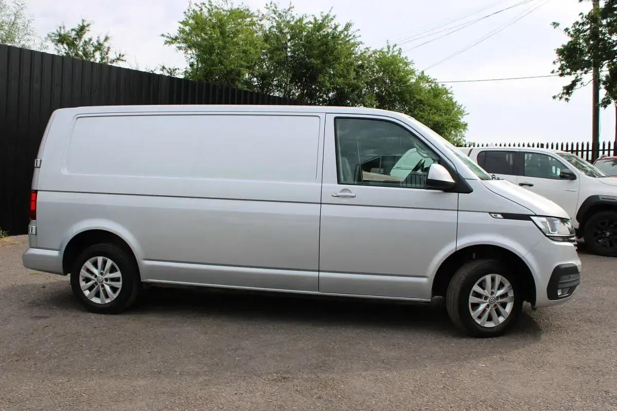 Used VW Transporter Highline 148 HP (108 kW) 2023 Silver Van
