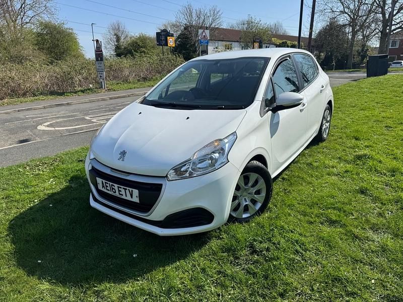 Used Peugeot 208 Access 2016 White Hatchback