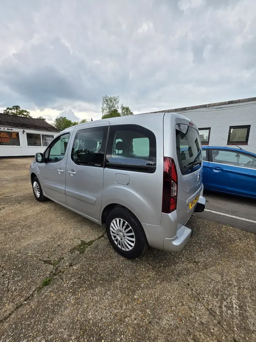 Usado Citroën Berlingo VTR Sport 90 HP (66 kW) 2012 Prateado Monovolume