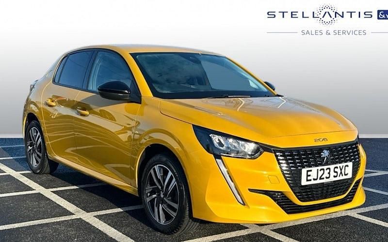 Used Peugeot 208 Allure+ 131 HP (96 kW) 2023 Yellow Hatchback