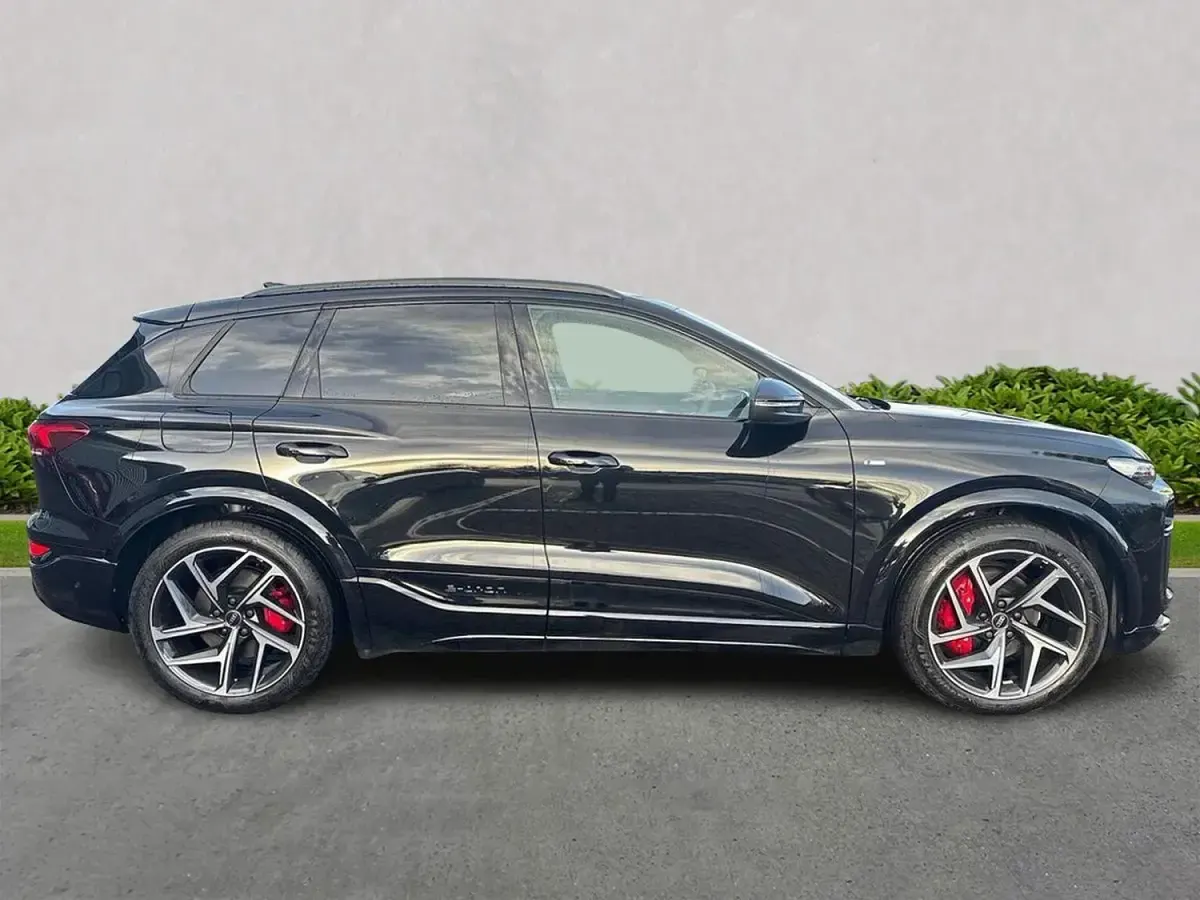 Usado Audi e-tron Premium 284 kW (387 CV) 2025 Negro SUV