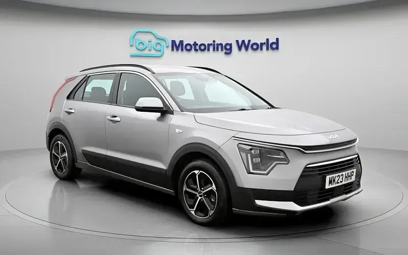 Gebraucht Kia Niro 141 PS (103 kW) 2023 Grau SUV