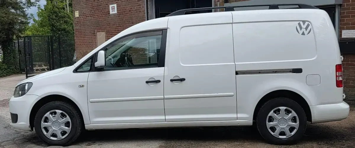 Usado VW Caddy Startline 102 HP (75 kW) 2014 Branco Monovolume