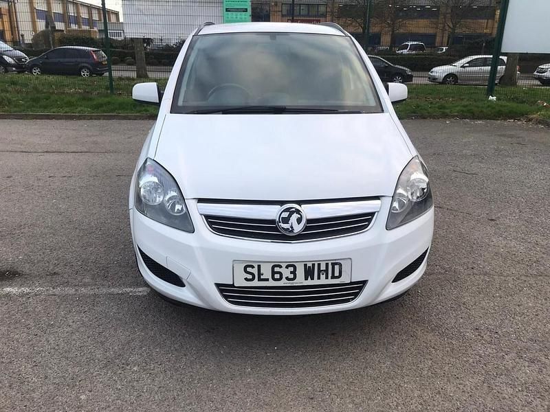 Used Vauxhall Zafira 115 HP (84 kW) 2013 White MPV