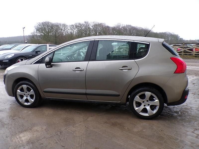 Second-hand Peugeot 3008 Active 112 CP (82 kW) 2012 Gri Hatchback