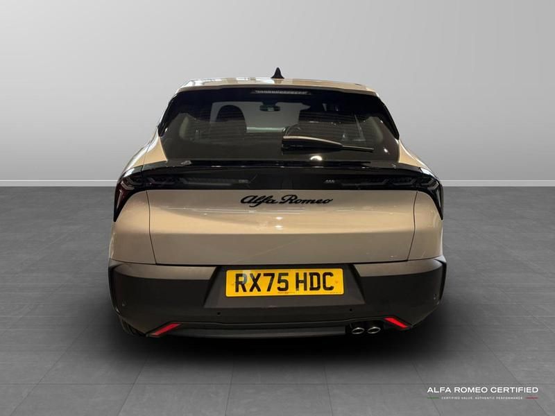 New Alfa Romeo Junior 134 HP (98 kW) 2026 Brown SUV