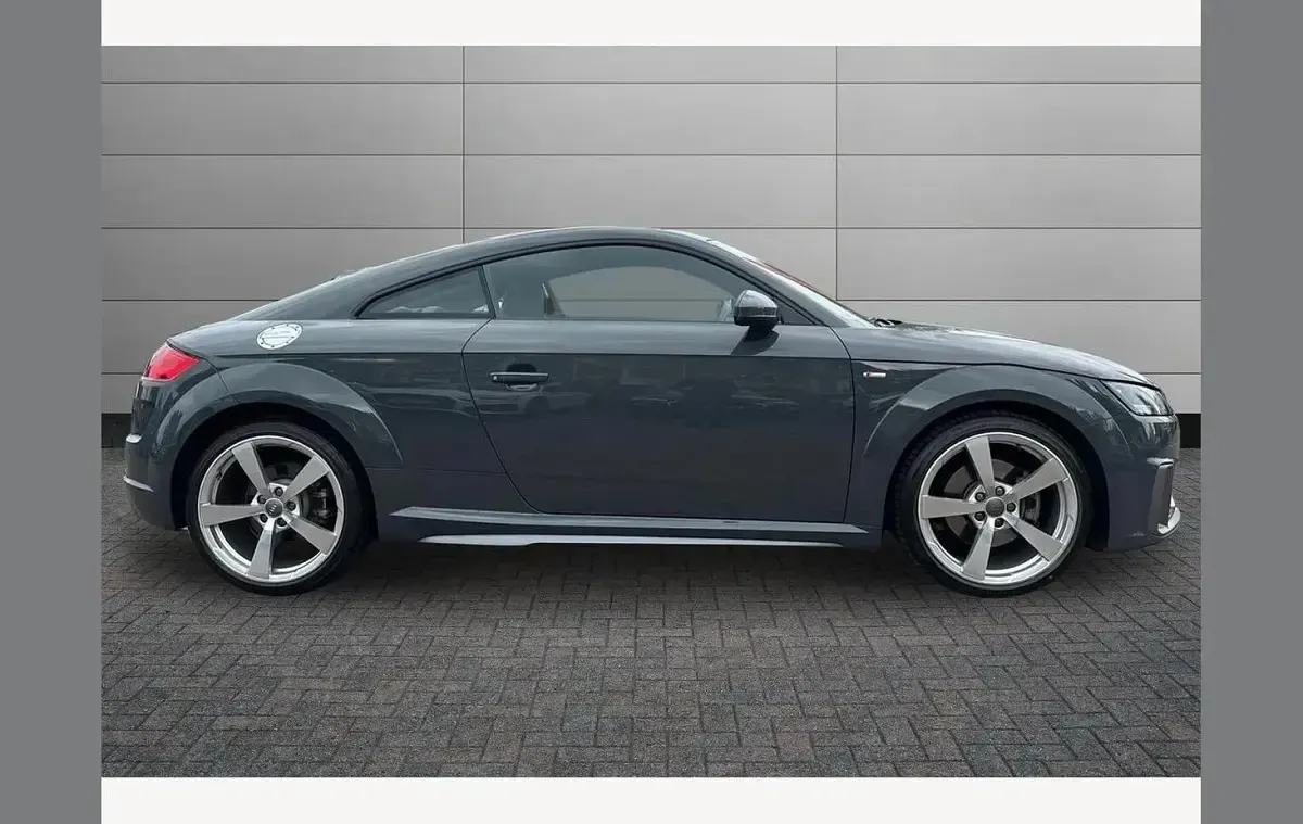 Begagnad Audi TT S-Line 197 HK (144 kW) 2019 Grå Sportkupé