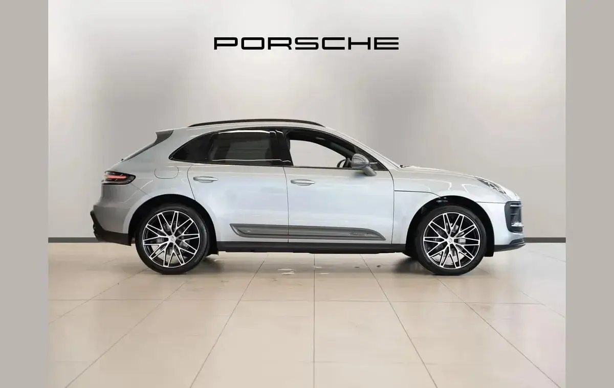 Used Porsche Macan 261 HP (191 kW) 2025 Silver SUV