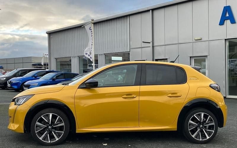 Second-hand Peugeot 208 GT-line 102 CP (75 kW) 2020 Galben Hatchback