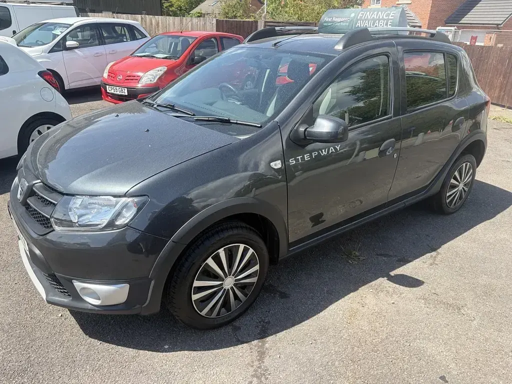 Used Dacia Sandero Lauréate 90 HP (66 kW) 2016 Grey Hatchback
