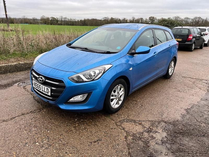 Blue Used 2015 Hyundai i30 SE Estate | £3,250 (Fair price) - Image 1/4
