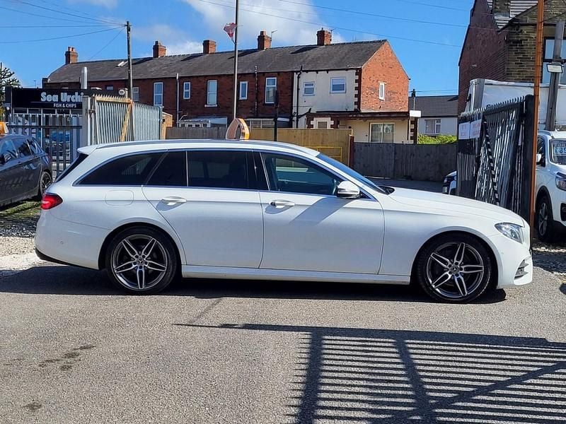 Usado Mercedes E220 AMG line 2019 Branco Carrinha