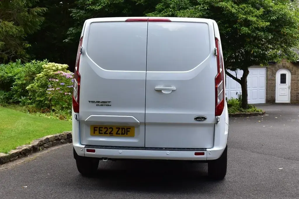 Used Ford Transit Custom Limited 130 HP (95 kW) 2022 White Van