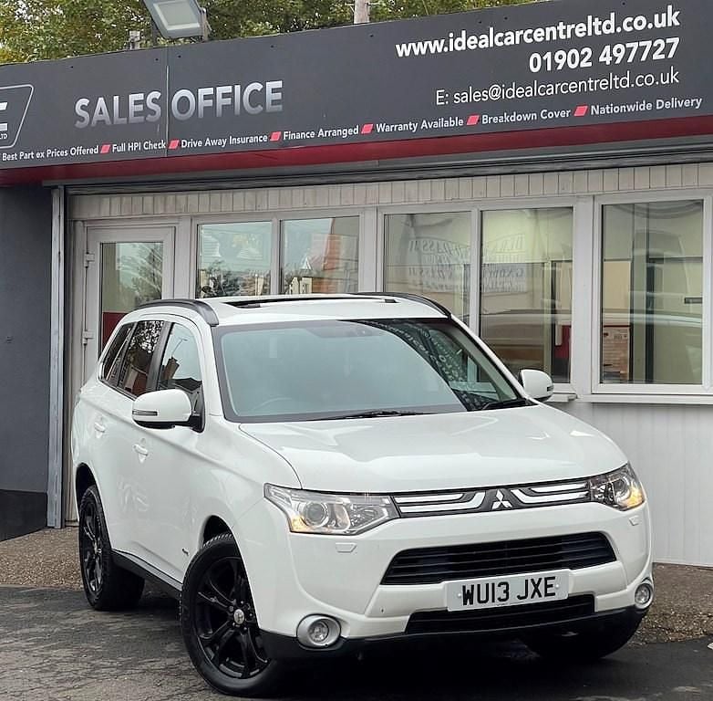 White Used 2013 Mitsubishi Outlander SUV | £6,995 (A bit pricey) - Image 1/3