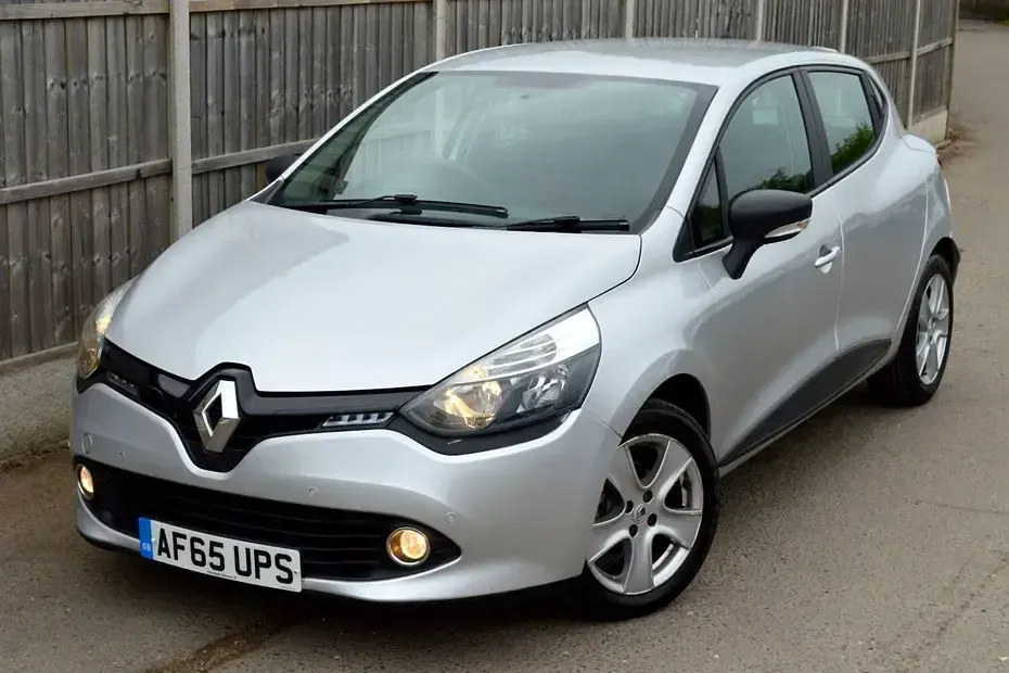 Used Renault Clio Expression+ 75 HP (55 kW) 2015 Silver Hatchback