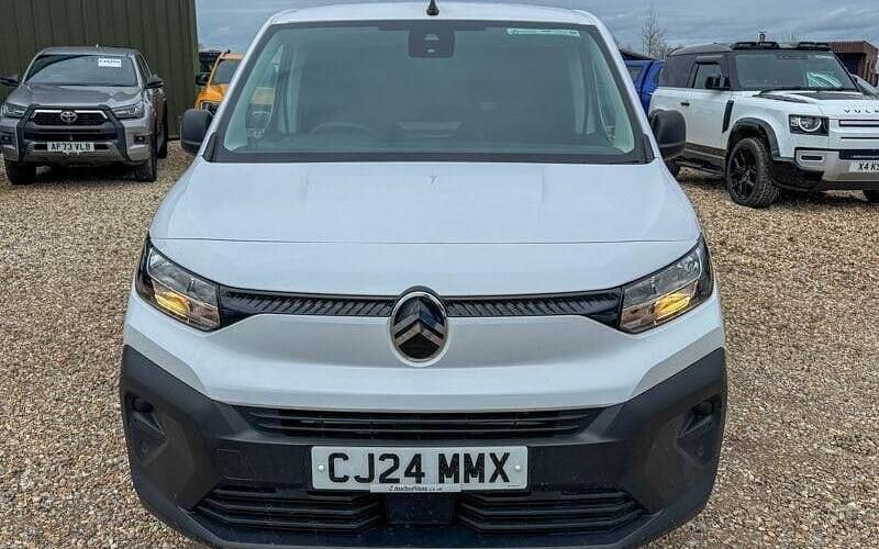 Used Citroën Berlingo 102 HP (75 kW) 2024 White MPV