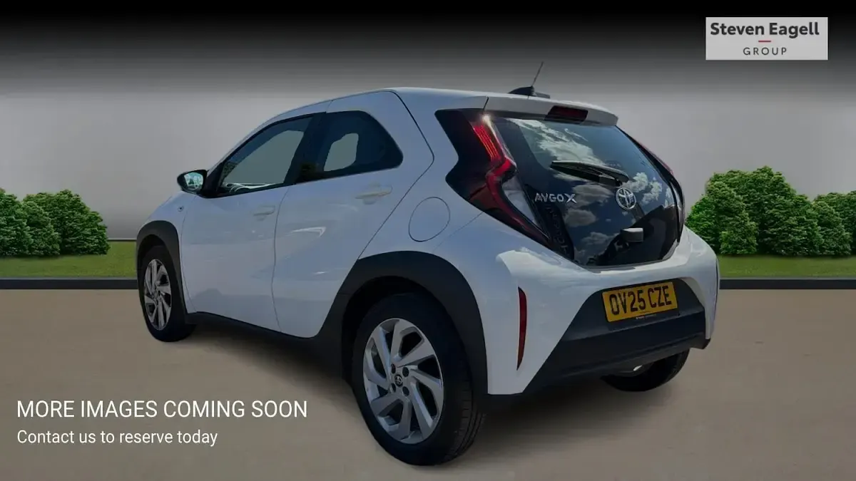 Used Toyota Aygo X PURE 72 HP (52 kW) 2025 White SUV