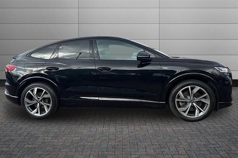 Used Audi Q4 e-tron Comfort 150 kW (204 HP) 2022 Mythos black SUV