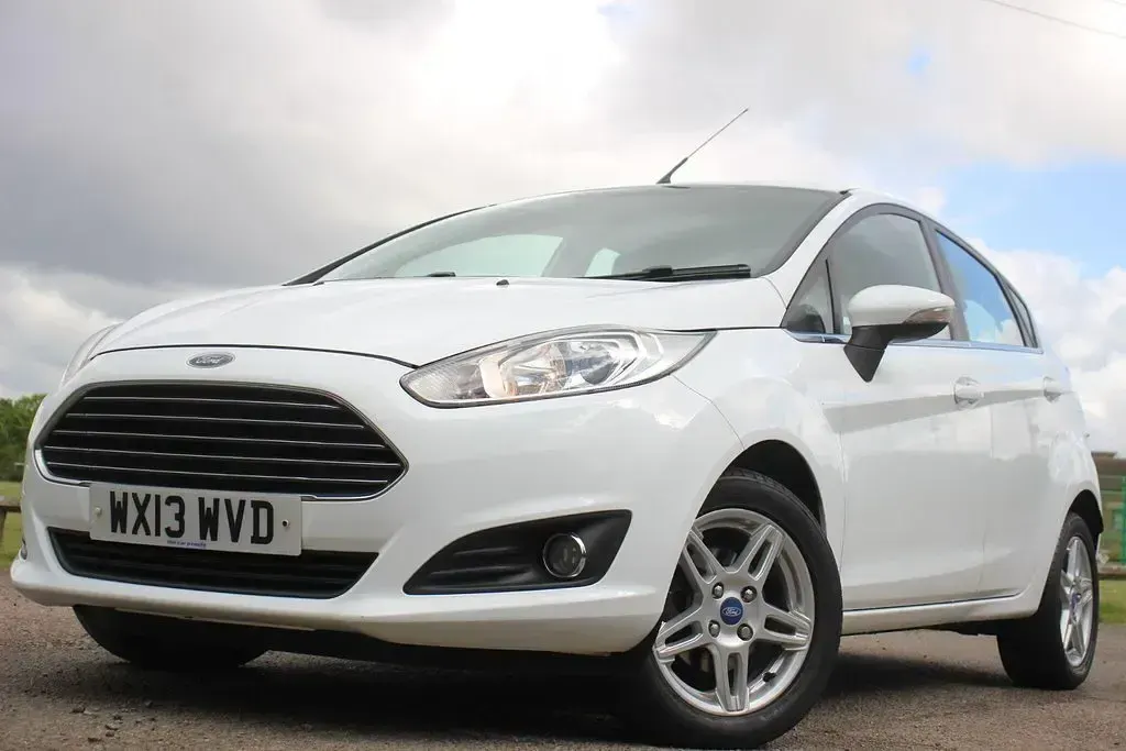 Used Ford Fiesta Zetec 2013 White Hatchback