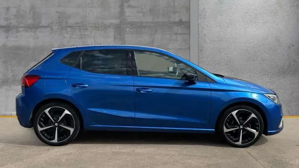 Used Seat Ibiza FR Sport 95 HP (69 kW) 2024 Blue Hatchback