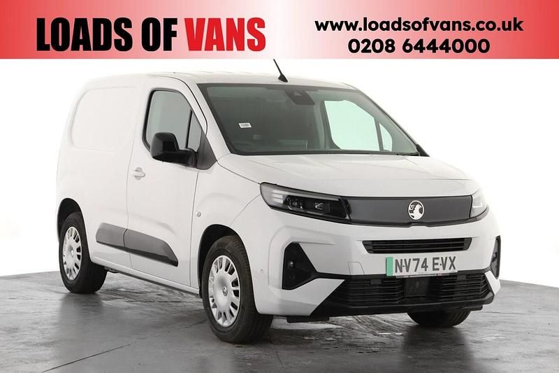 Used Vauxhall Combo 100 kW (136 HP) 2024 White MPV