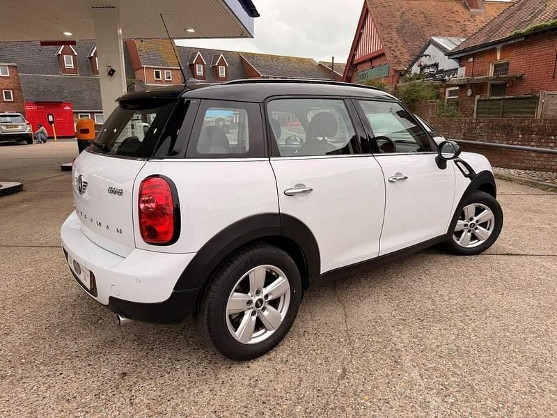 Used Mini Cooper 2015 White Hatchback