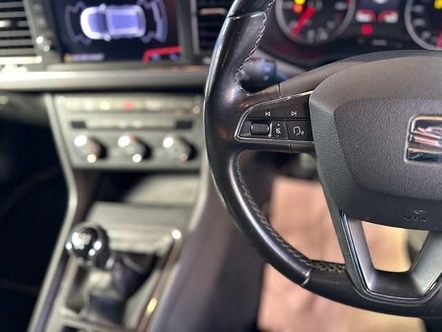 Begagnad Seat Leon SE Dynamic 115 HK (84 kW) 2019 Vit Halvkombi