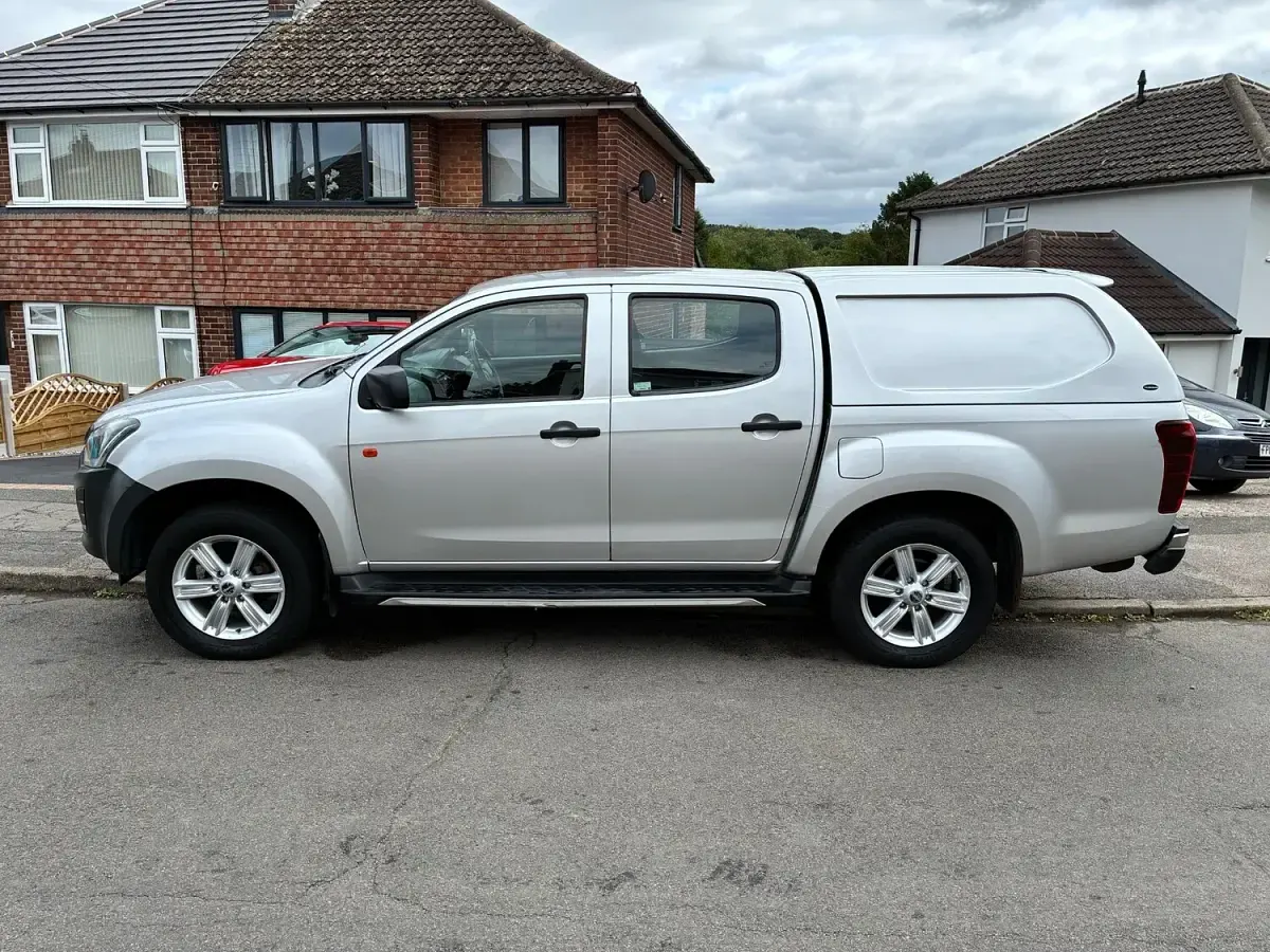 Used Isuzu D-Max 164 HP (120 kW) 2019 Silver Pickup