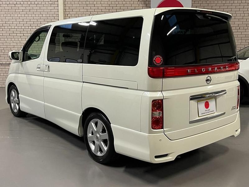 Used Nissan Elgrand 2008 White MPV