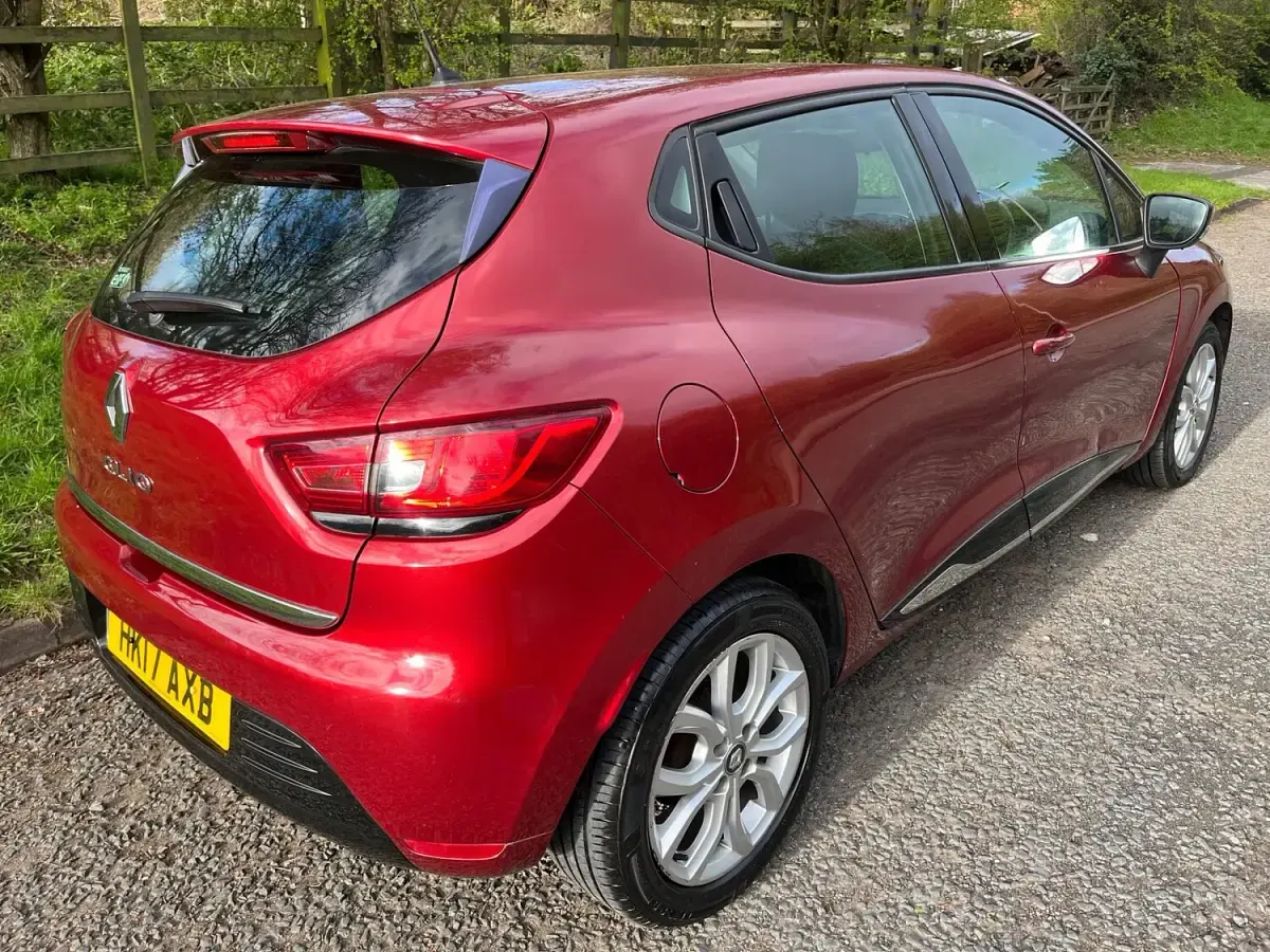 Used Renault Clio Dynamique 75 HP (55 kW) 2017 Red Hatchback