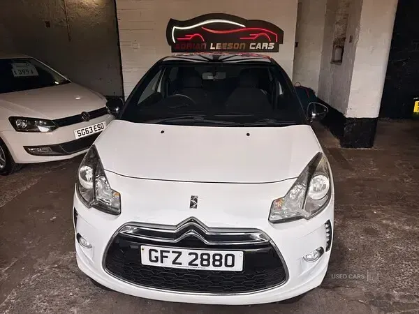 Used Citroën DS3 120 HP (88 kW) 2011 White Hatchback