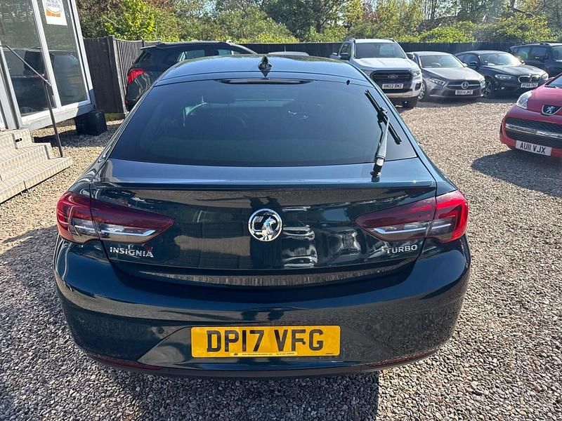 Second-hand Vauxhall Insignia SRi 165 CP (121 kW) 2017 Verde Hatchback