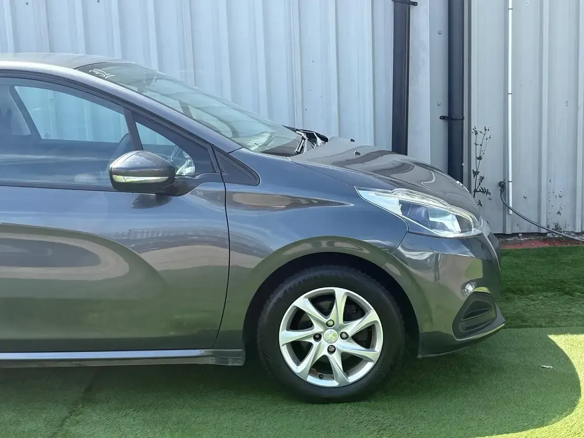 Używany Peugeot 208 Active 2016 Szary Hatchback