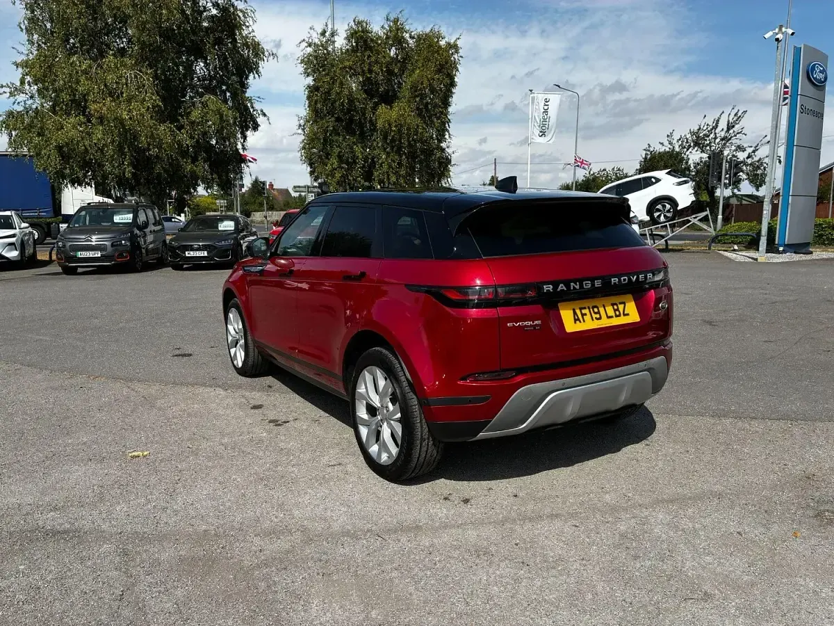 Used Land Rover Range Rover evoque SE 249 HP (183 kW) 2019 Red SUV