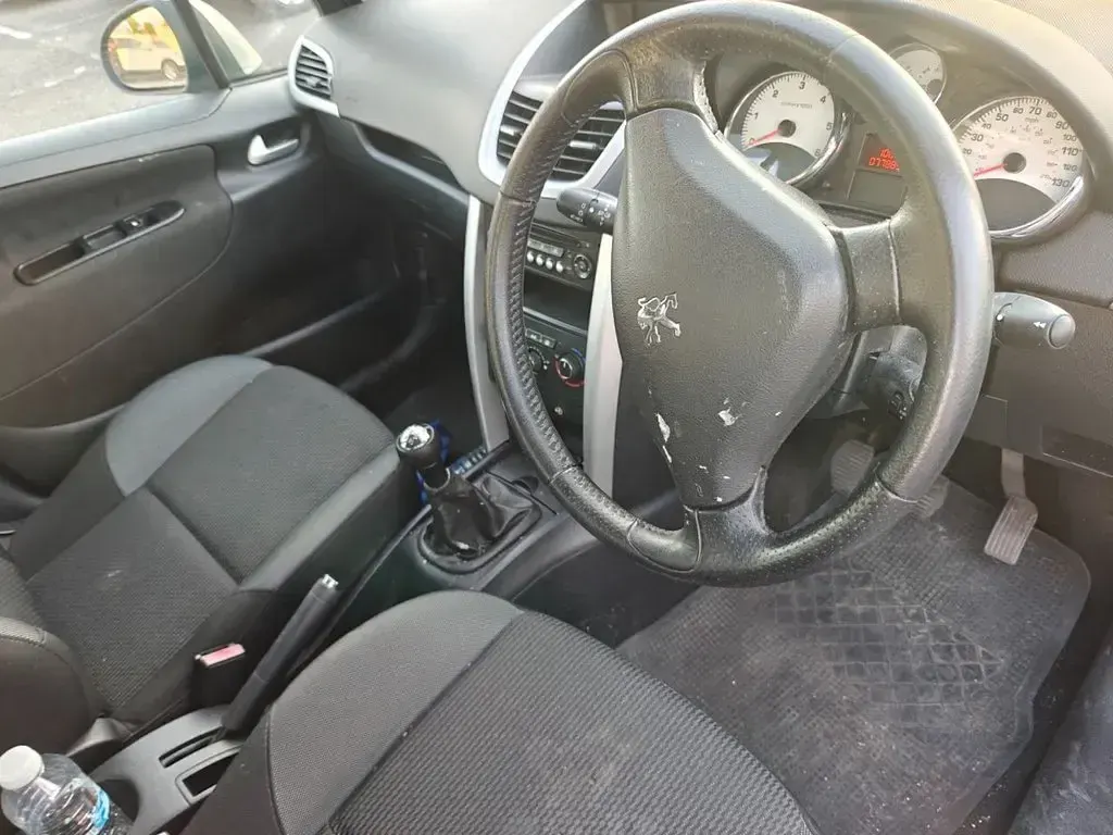 Used Peugeot 207 Active 92 HP (67 kW) 2012 Silver Hatchback